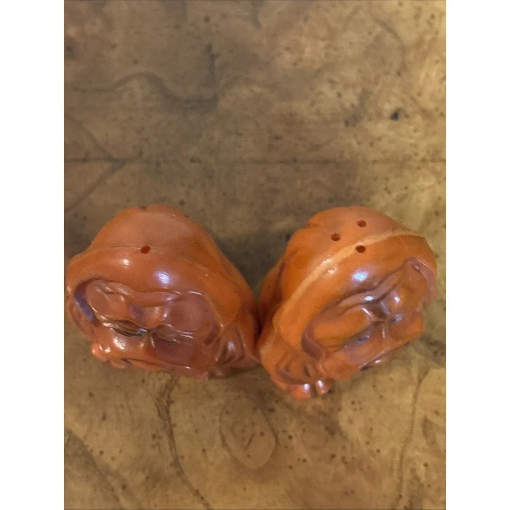 Vintage 1970s Basset Hound Dog Salt & Pepper Shakers Orange Plastic - Picture 7 of 7